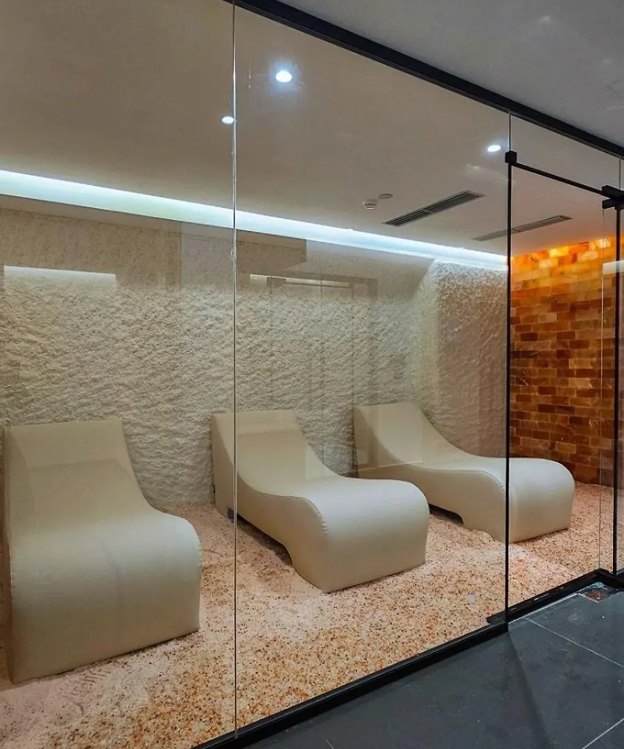 Black Diamond Hotel Dhërmi