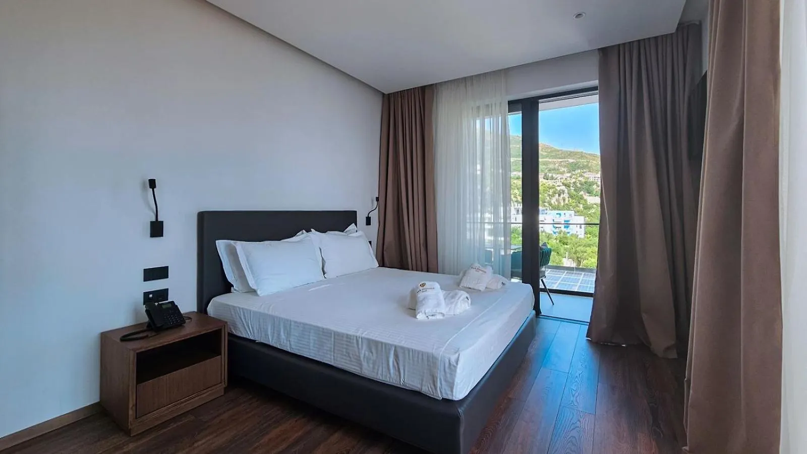 Black Diamond Hotel Dhërmi