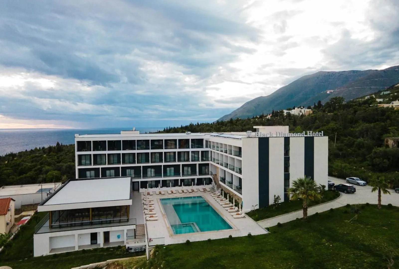 Black Diamond Hotel Dhërmi